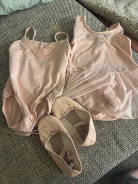 Girls 4/5T Ballet Started Set in Light Pink with slippers Size 10